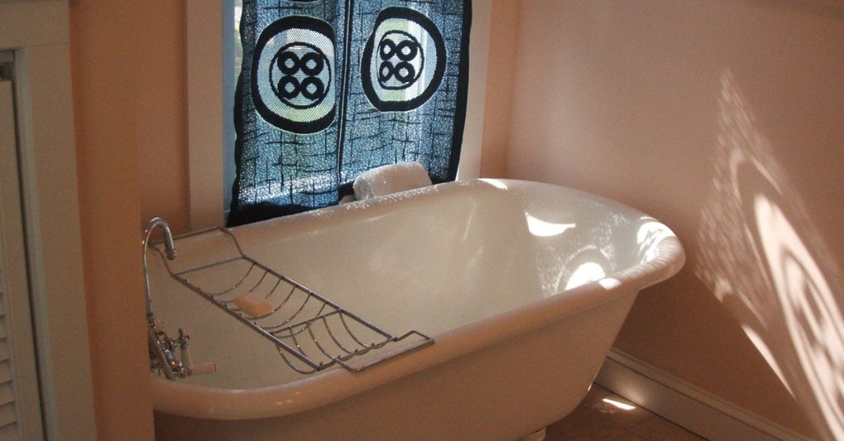 Overflow Bathtub in Rajouri Garden