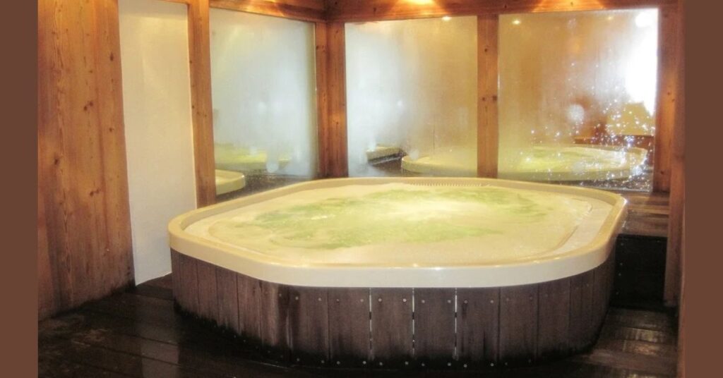 Waterfall Bathtub in Rajouri Garden