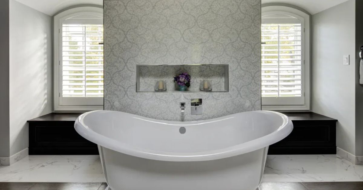 Whirlpool Inset Bathtub Showroom in Rajouri Garden